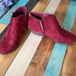Burgundy Size 6 Booties by Refresh